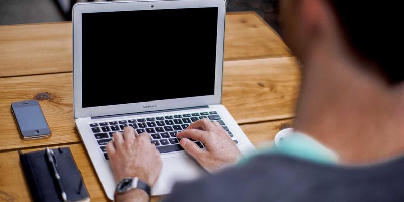 jQuery的html()方法如何过滤script标签？剖析script注入攻击的防御机制